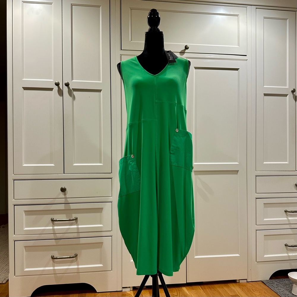 NWT Joseph Ribkoff Green Sleeveless V-Neck Pocket Dress